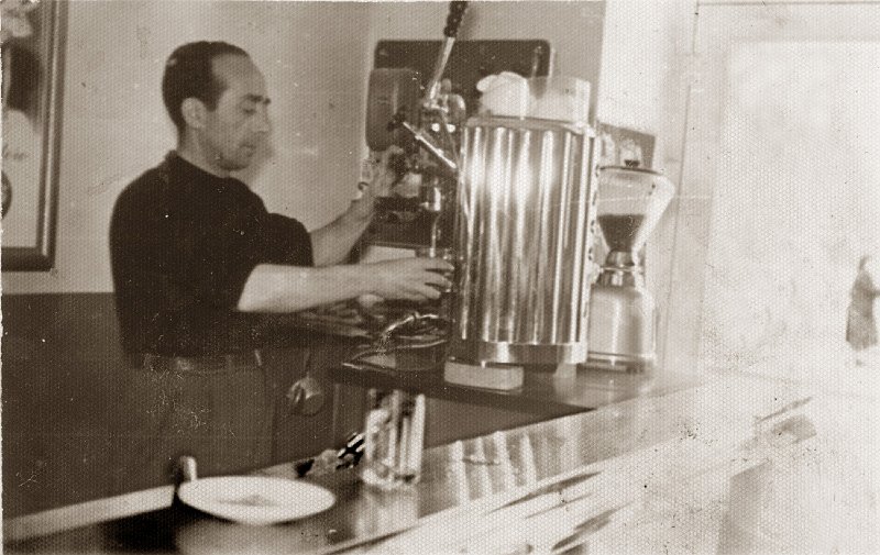 Il bar a Porta Puglia negli anni 50.jpg